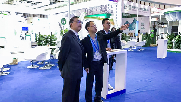 農(nóng)業(yè)農(nóng)村部信息中心王小兵主任十分關(guān)注托普云農(nóng)大數(shù)據(jù)產(chǎn)業(yè)應(yīng)用情況