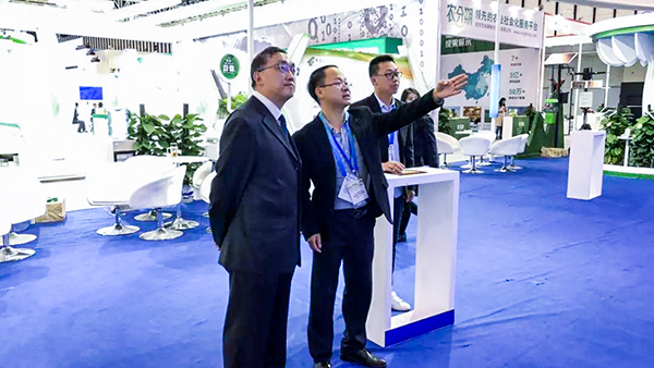 農業農村部信息中心王小兵主任十分關注托普云農大數據產業應用情況。