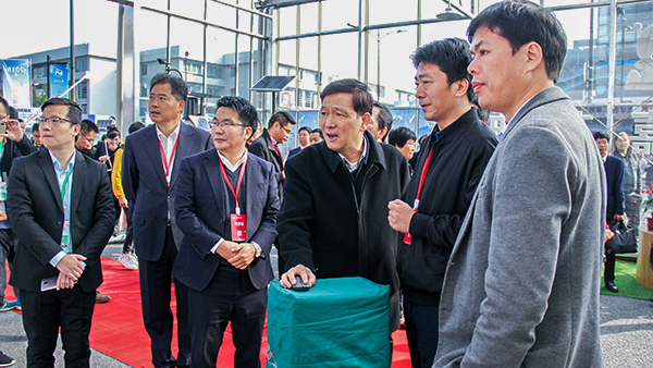 浙江省農業農村廳林健東廳長親自操控系統指點信息化建設要點和重點方向。