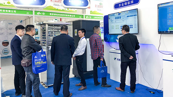 托普云農帶來的新型技術成果,得到了現場不少訪客的關注與期待