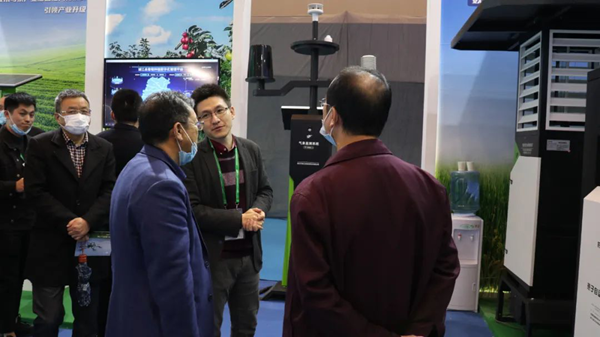 《品質》欄目組采訪托普云農