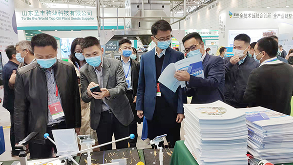 各領導專家蒞臨托普云農展位