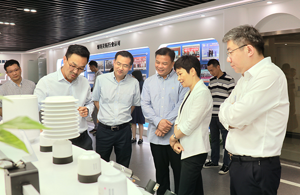 省科技廳黨組書(shū)記何杏仁一行赴托普云農(nóng)調(diào)研農(nóng)業(yè)科技工作
