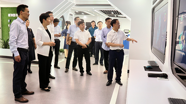 省科技廳黨組書(shū)記何杏仁一行赴托普云農(nóng)調(diào)研農(nóng)業(yè)科技工作