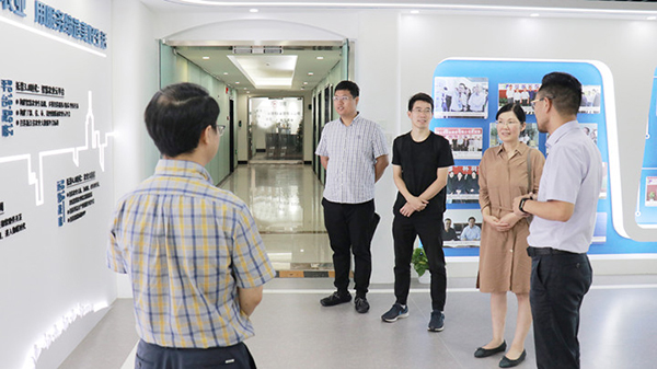 李青綿專員一行赴托普云農參觀調研