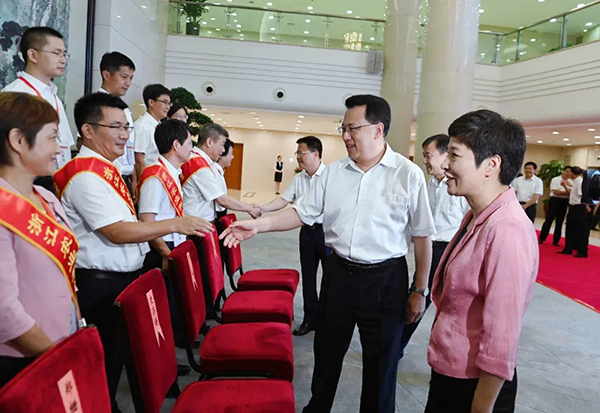 省委書記、省人大常委會主任袁家軍,省委副書記、省長鄭柵潔看望省農業科技突出貢獻者和先進工作者